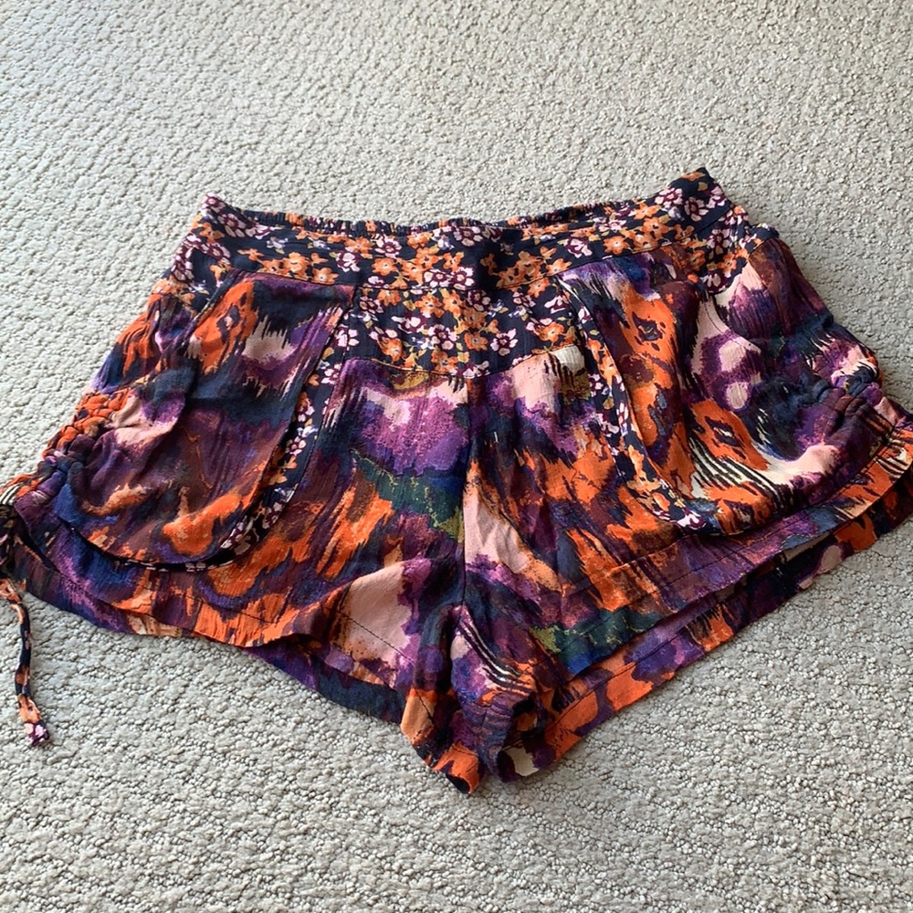 Flowery pull on soft short
